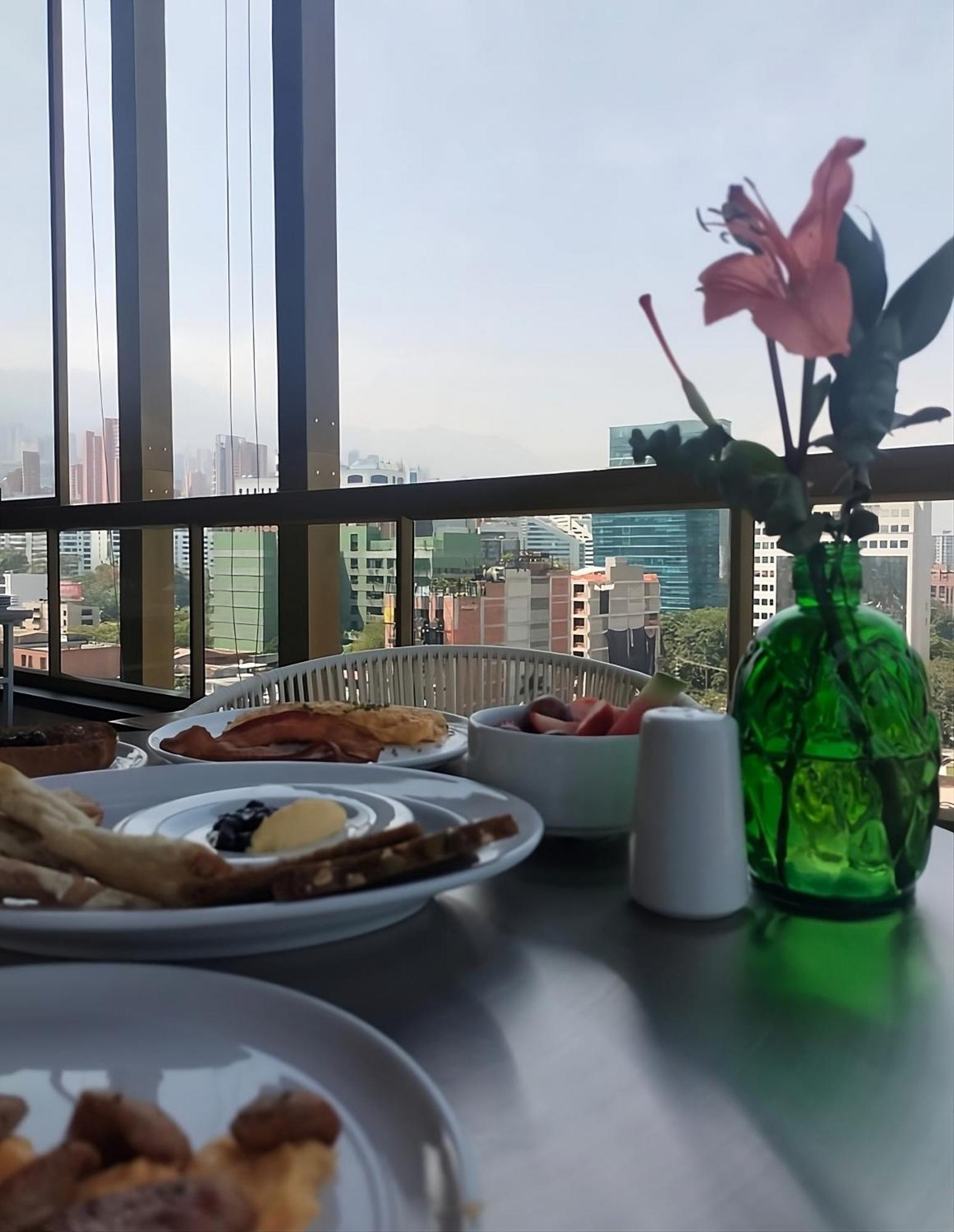 Golden Valley Hotel Медельїн Екстер'єр фото