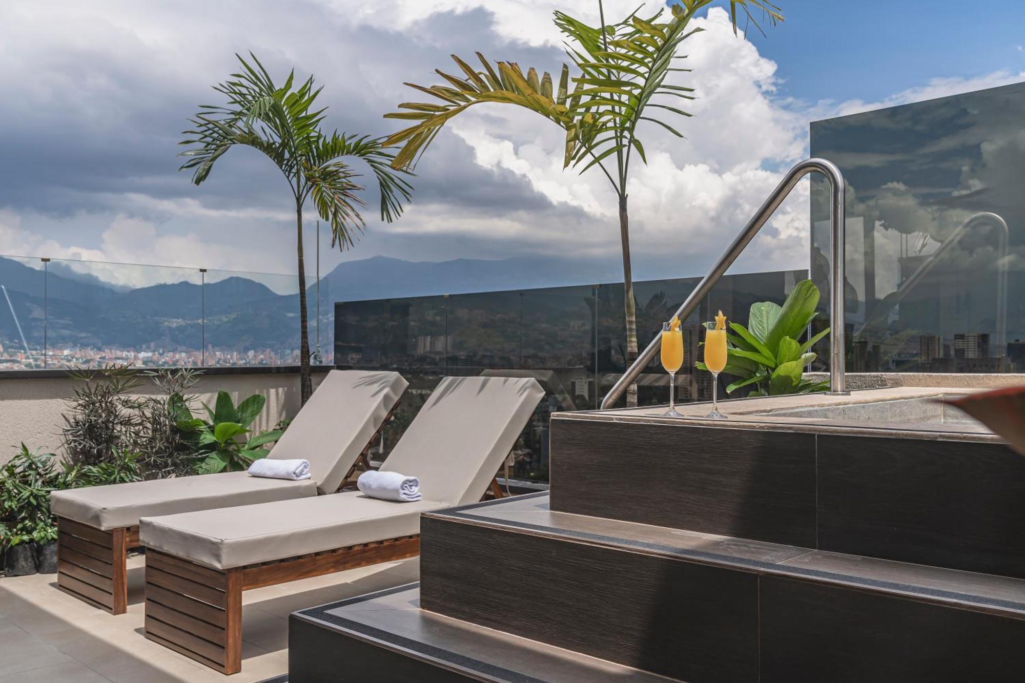 Golden Valley Hotel Медельїн Екстер'єр фото